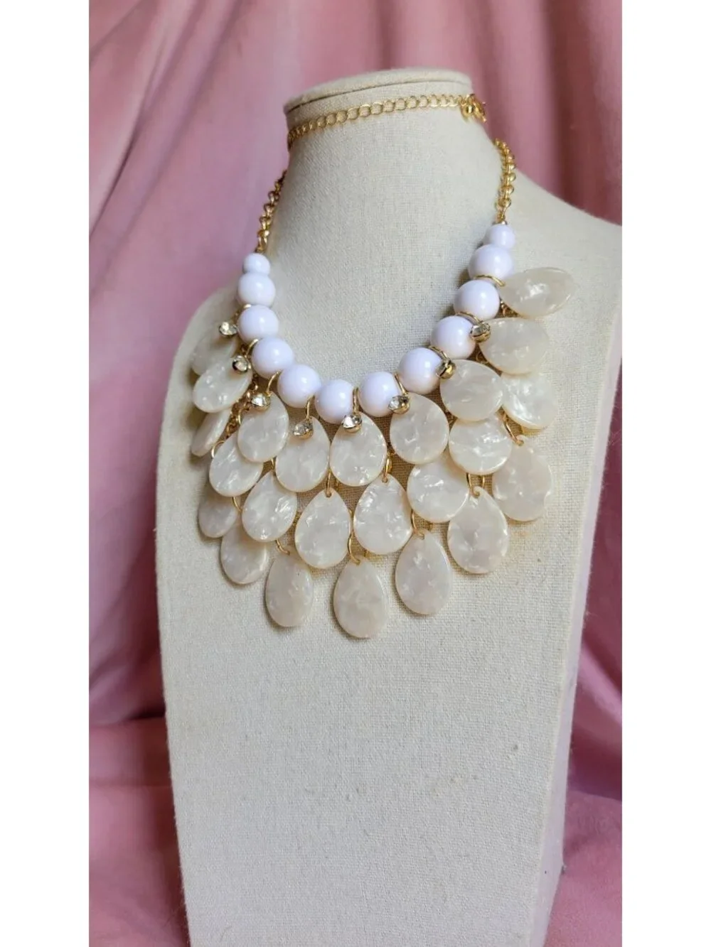 Gold Tone Chain White Beaded Bib style teardrop dangle Costume Necklace N1F